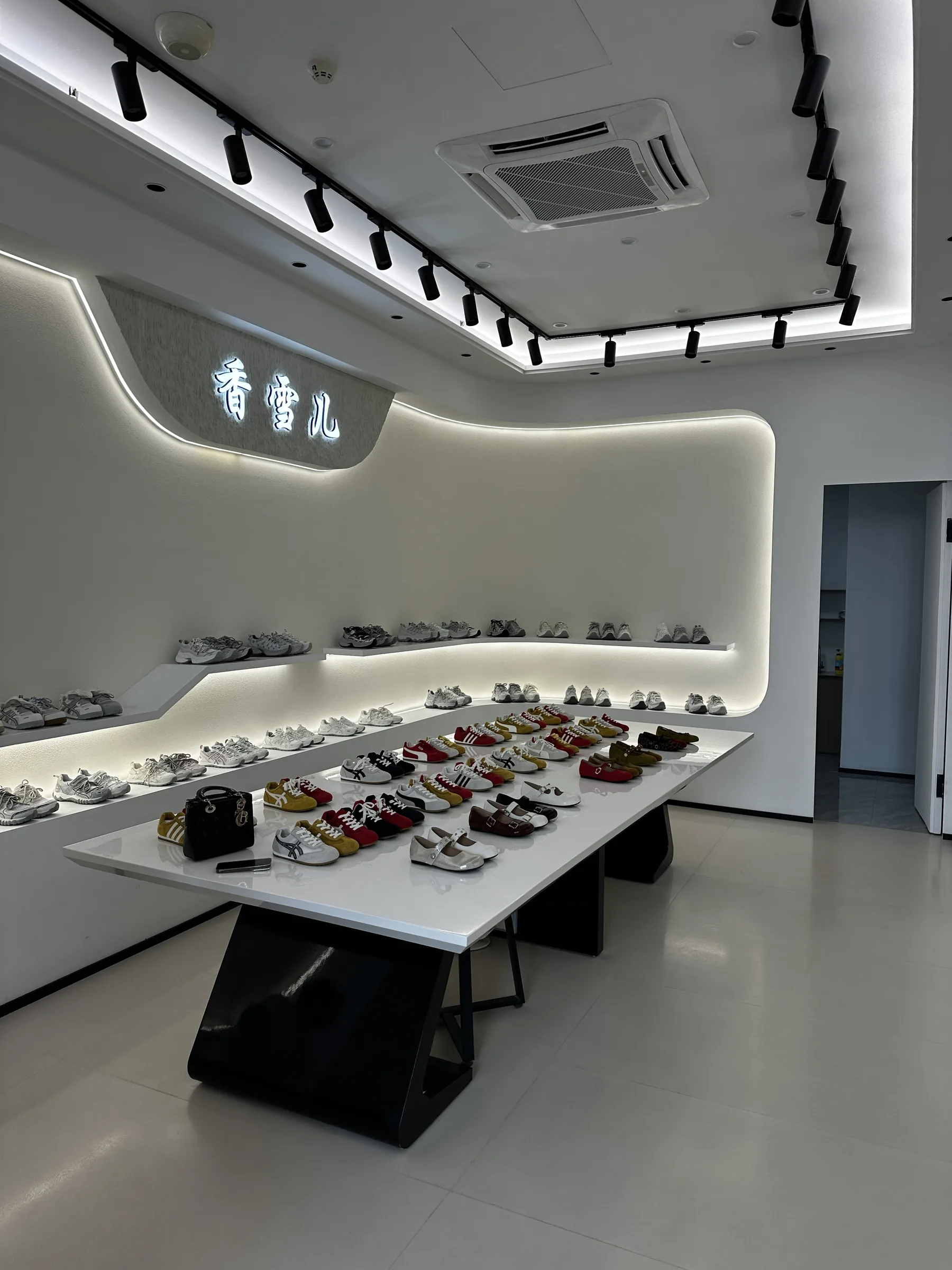 Xiangxueer factory entrance and display